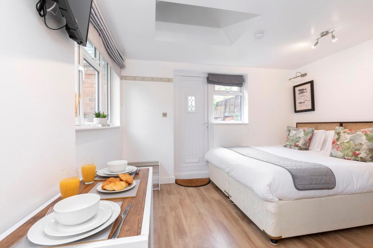 Modern Self Contained Studio Home Cheltenham Exterior foto