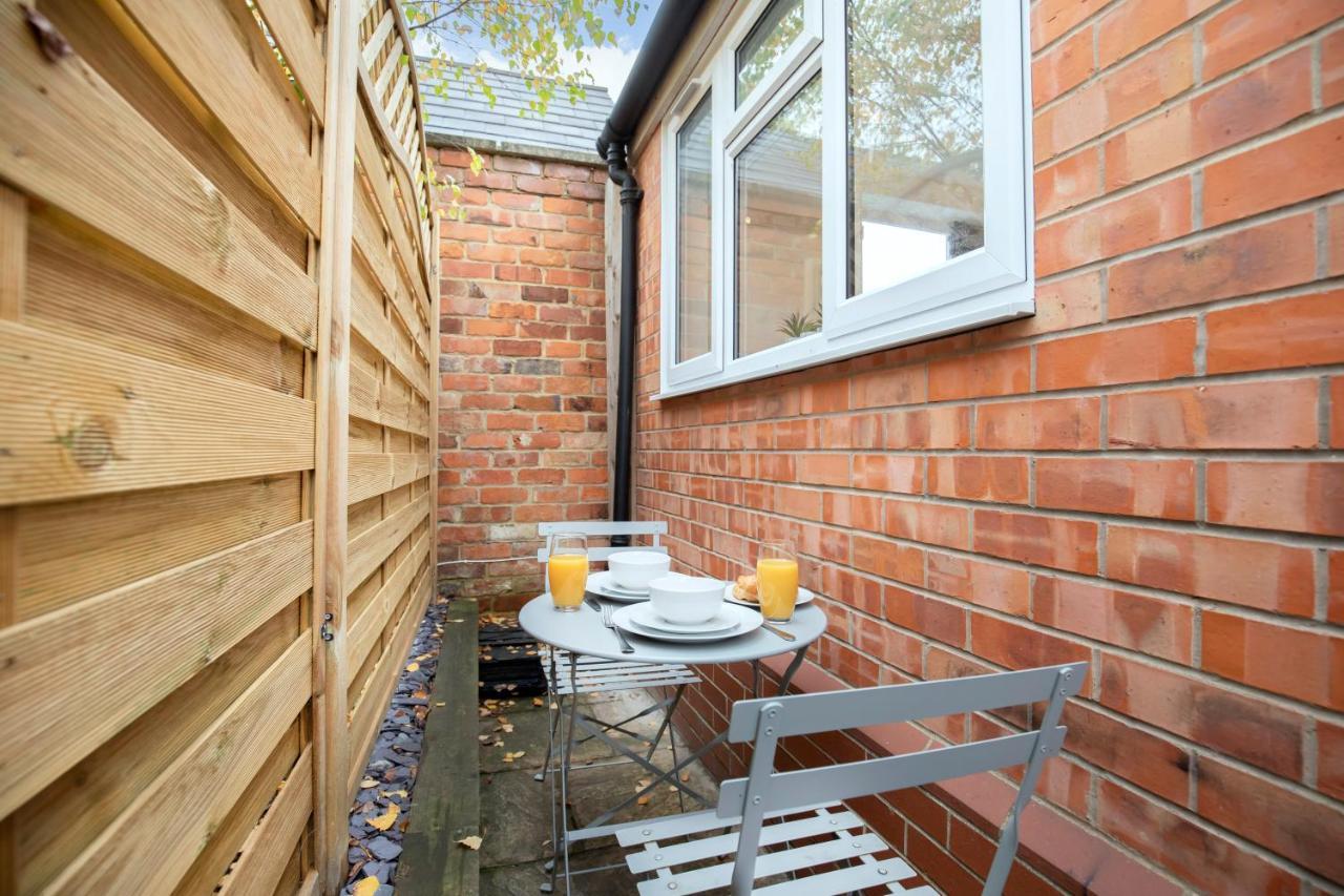 Modern Self Contained Studio Home Cheltenham Exterior foto